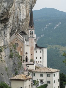 Het heiligdom Madonna della Corona in Spiazzi